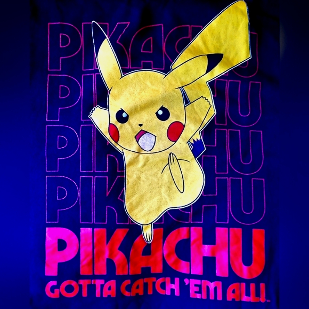 Pikachu T-Shirt - Picture 2 of 4